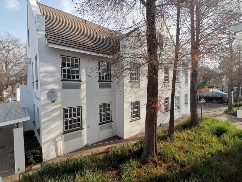 376  m² Office Space in Parktown North photo number 2