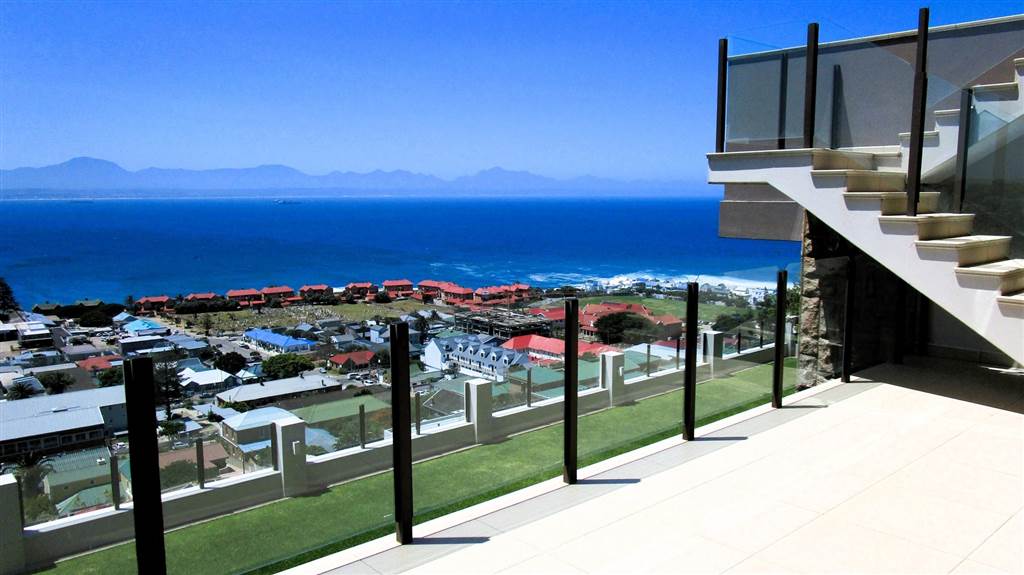 4 Bed House in Mossel Bay Central photo number 30