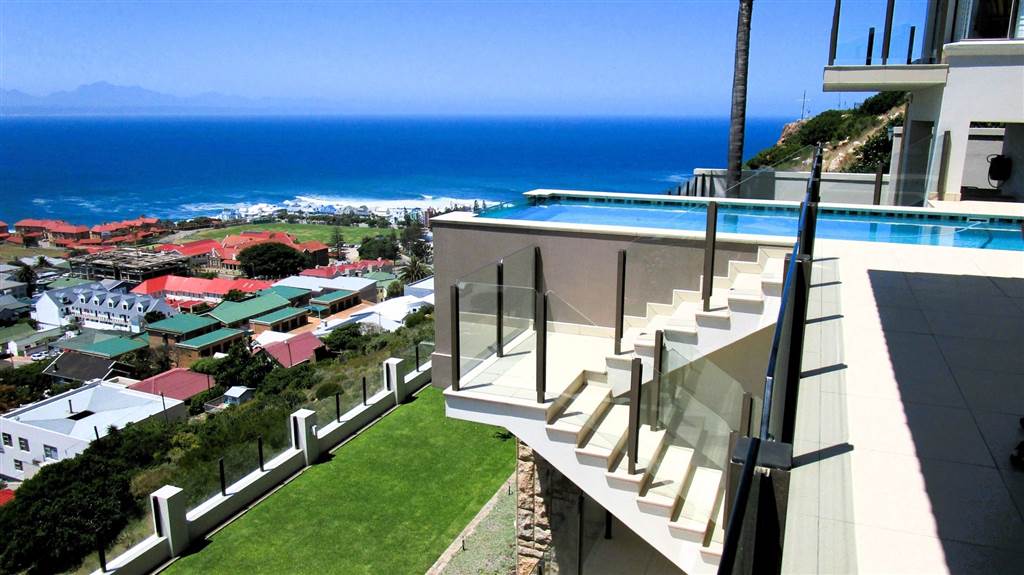 4 Bed House in Mossel Bay Central photo number 29