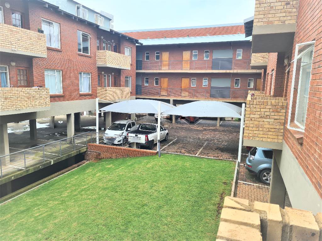 1 Bed Apartment in Braamfontein Werf photo number 3