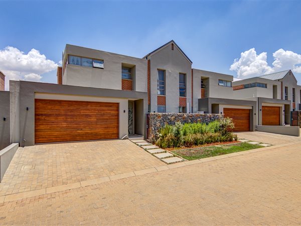 3 Bedroom Townhouse 3 Bedroom Townhouse