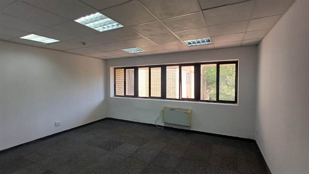 30  m² Commercial space in Woodmead photo number 16