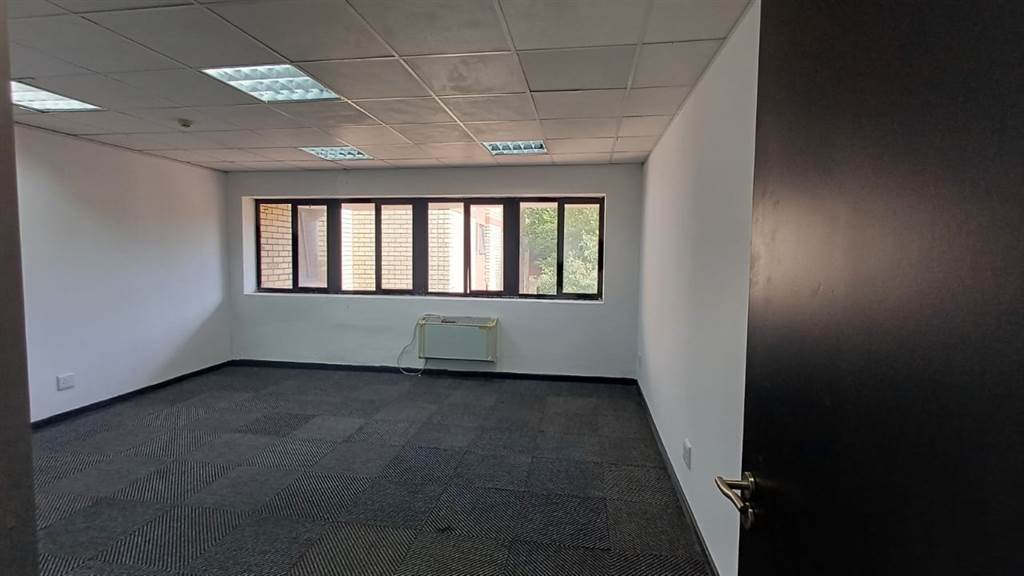 30  m² Commercial space in Woodmead photo number 17