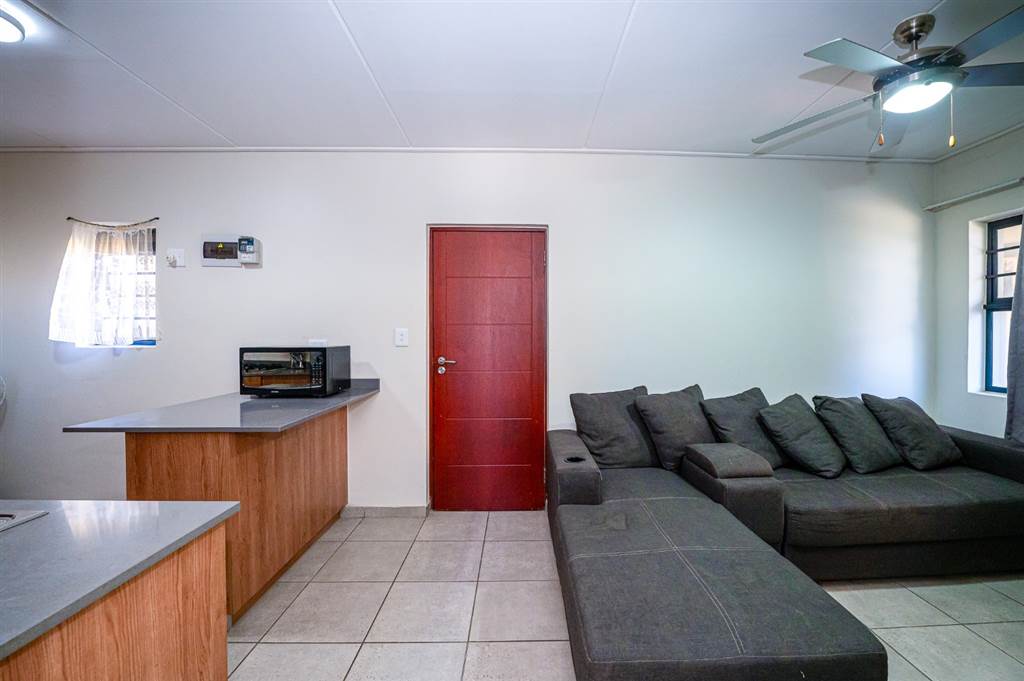 2 Bed Apartment in Belhar photo number 4
