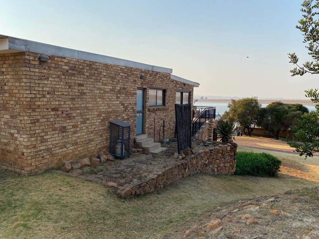 3 Bed House in Bronkhorstbaai photo number 3