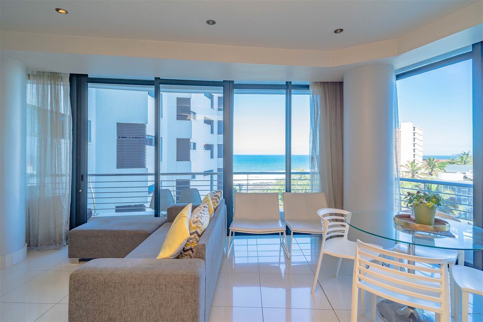 1 Bed Apartment in Umhlanga Rocks photo number 9