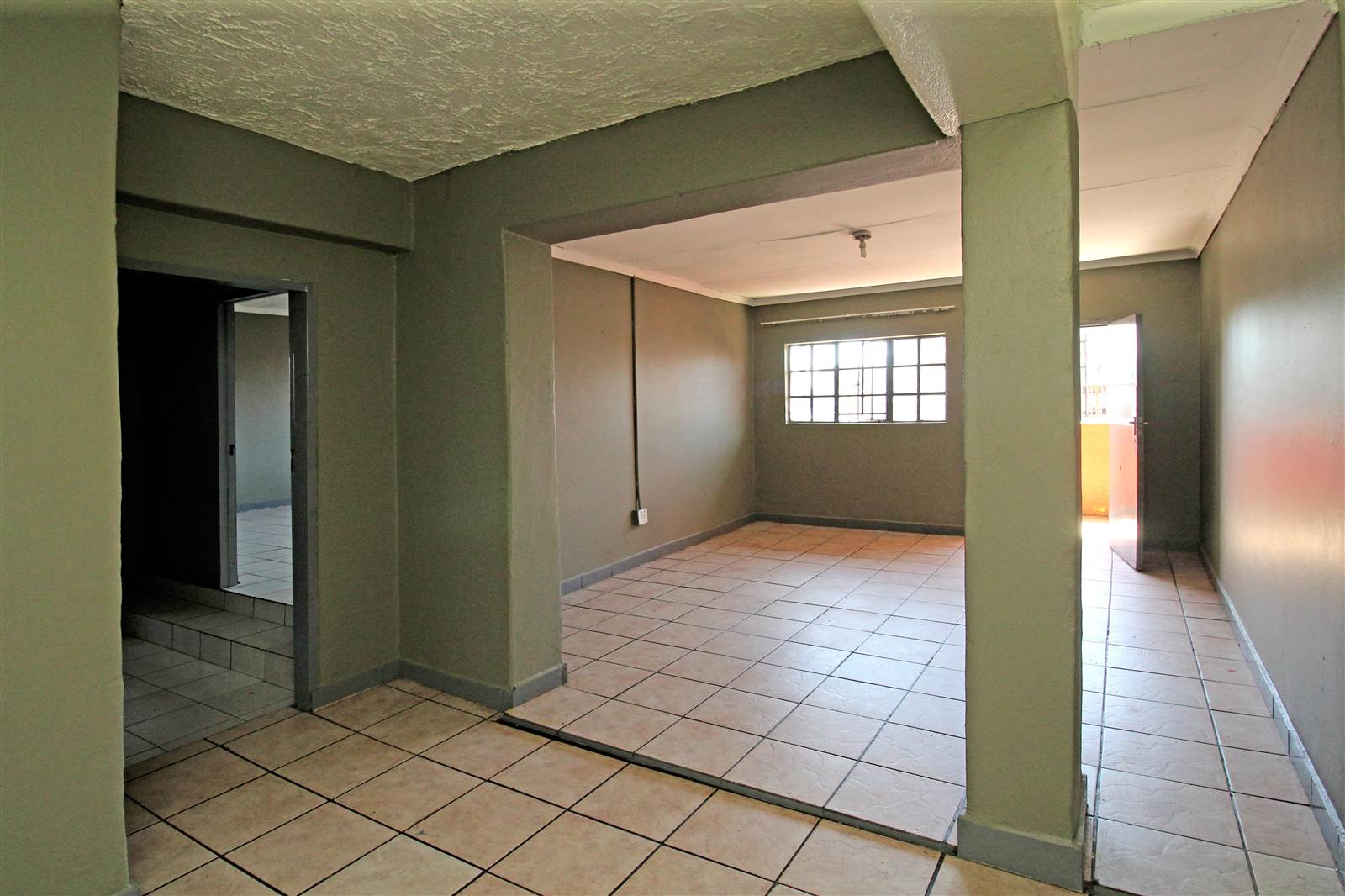 Studio Apartment in Hillbrow photo number 7