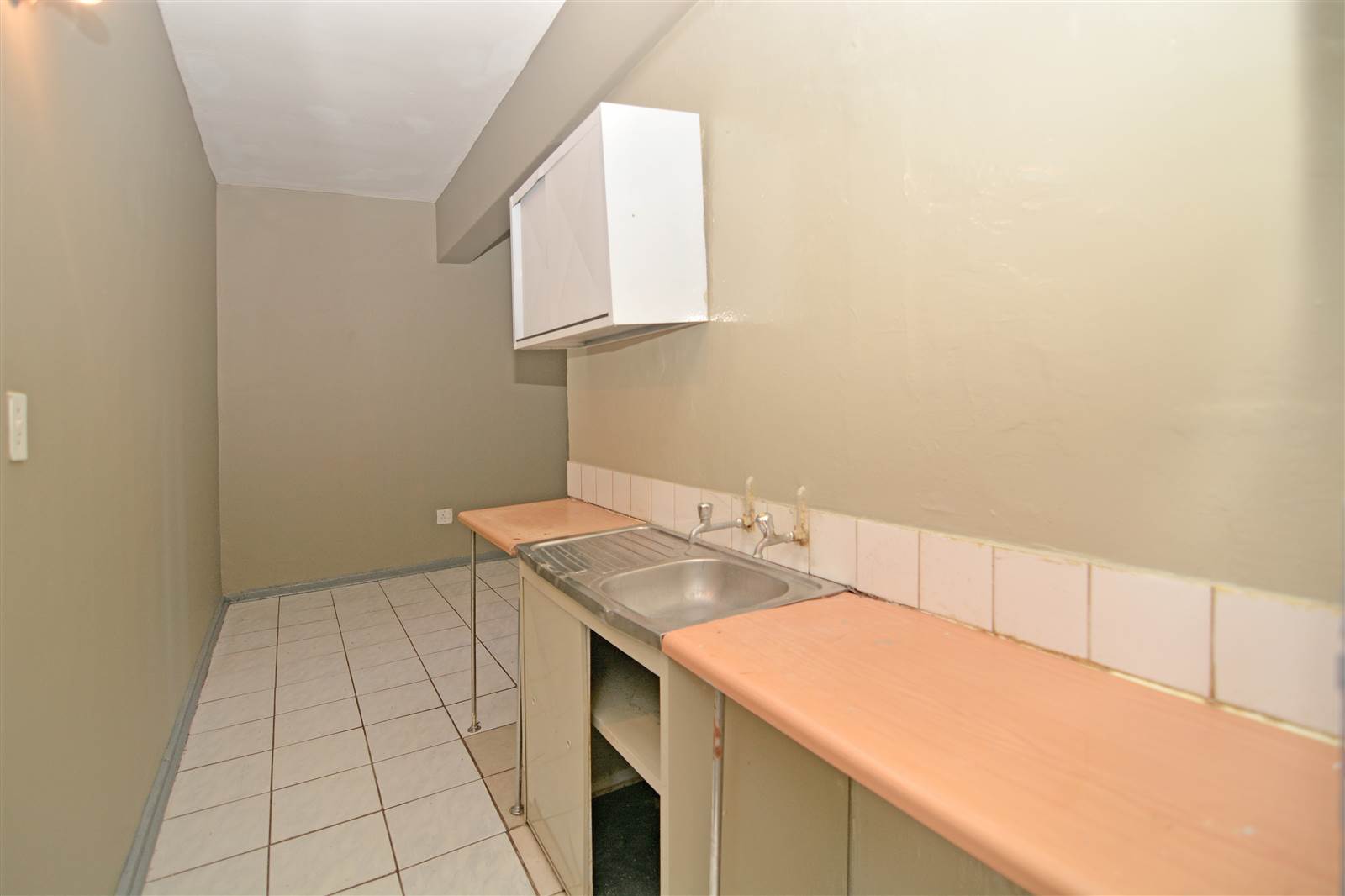 Studio Apartment in Hillbrow photo number 3