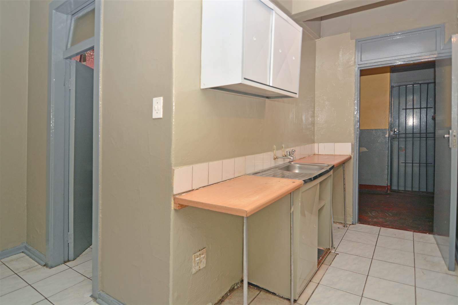 Studio Apartment in Hillbrow photo number 4
