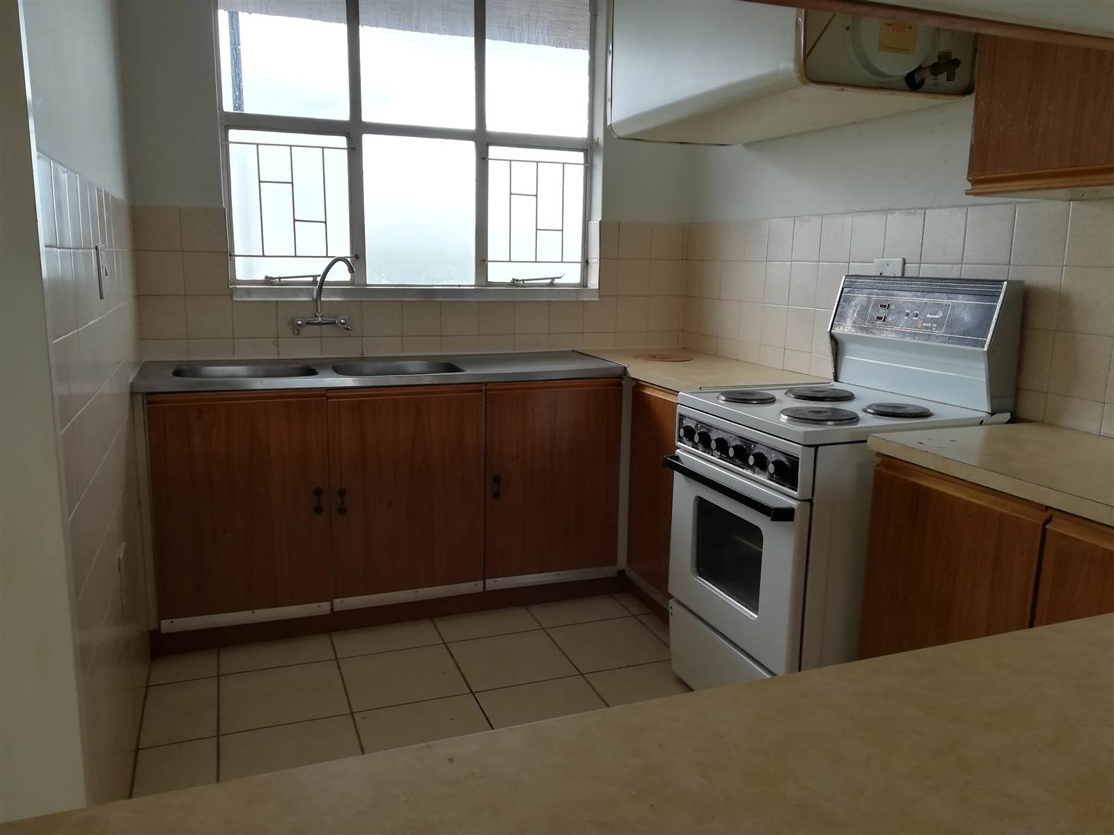 2.5 Bed Apartment in Rietfontein photo number 4