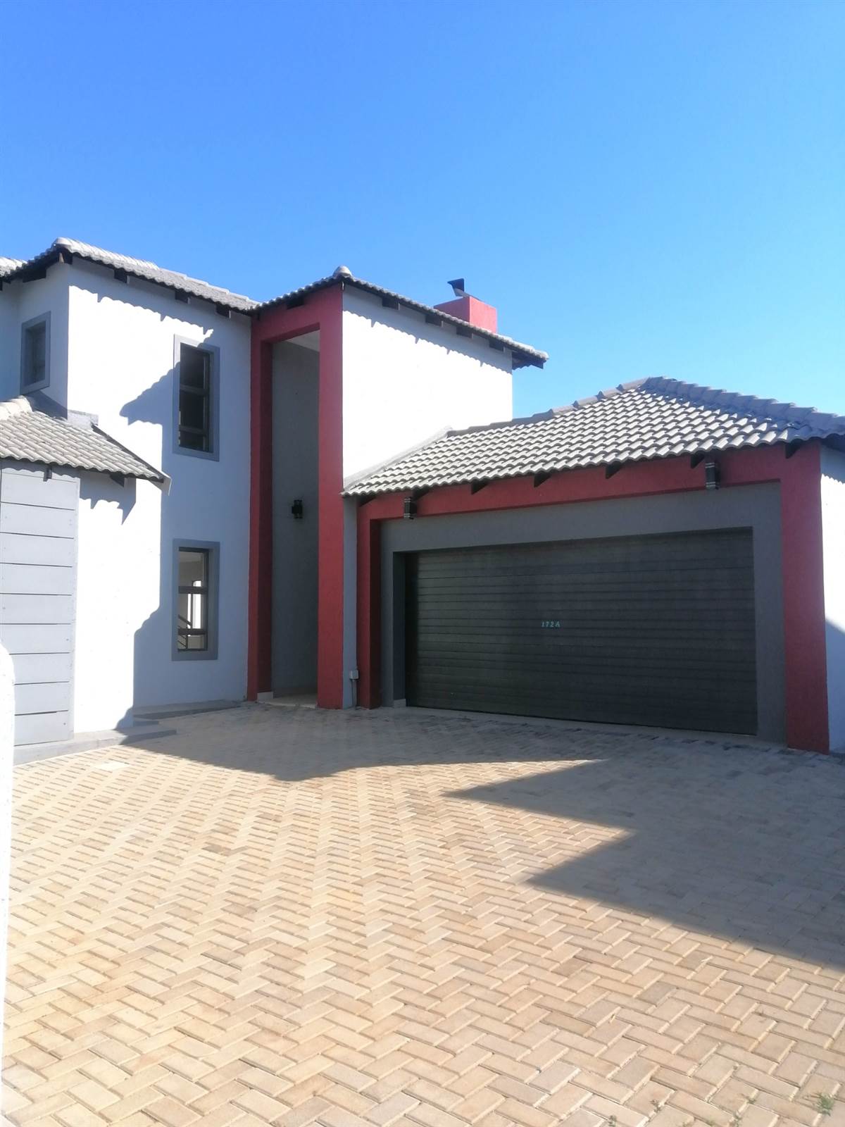 4 Bed House in Derdepoort photo number 2