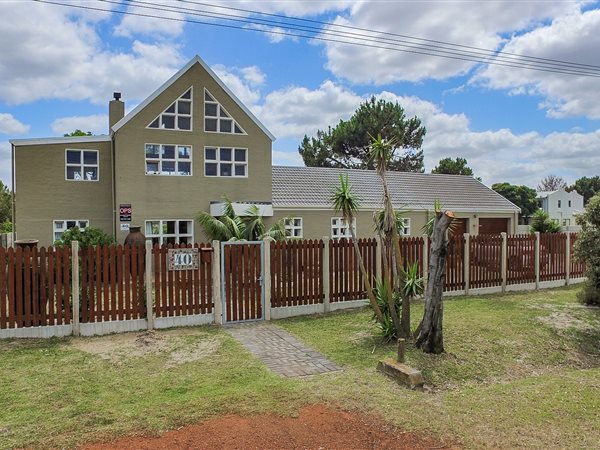 4 Bed House in Fisherhaven