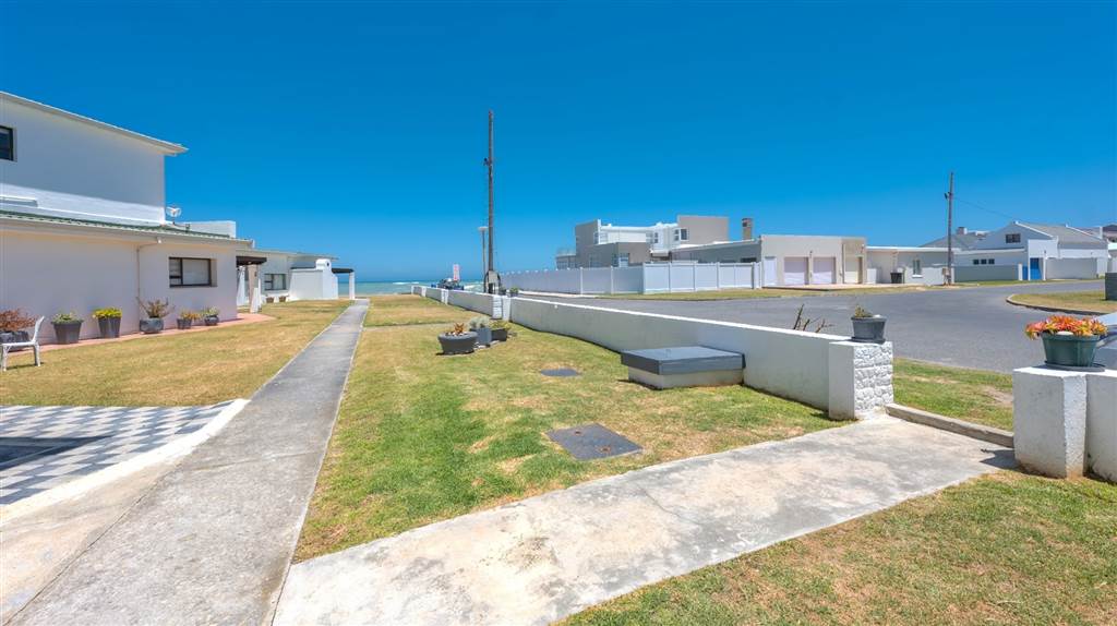 2 Bed Apartment in Agulhas photo number 16