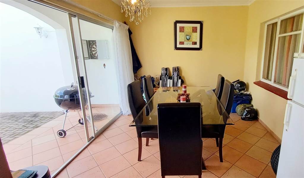 2 Bed Apartment in Vaal Marina photo number 8