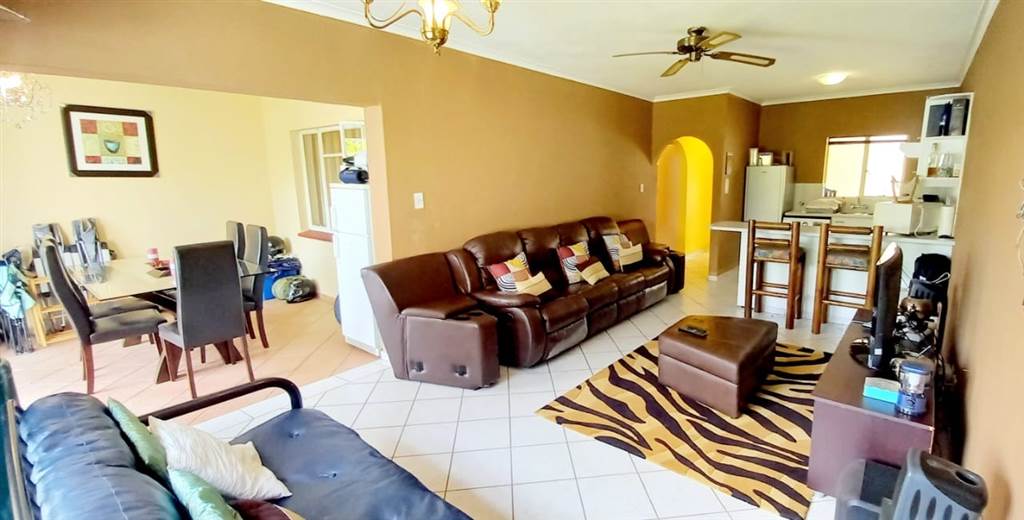2 Bed Apartment in Vaal Marina photo number 7