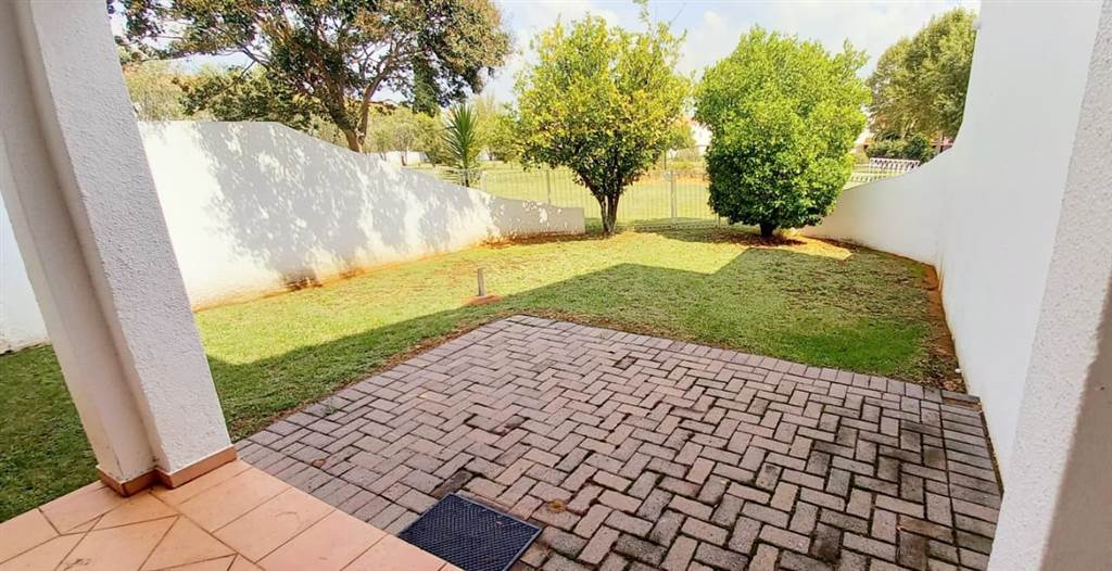 2 Bed Apartment in Vaal Marina photo number 22
