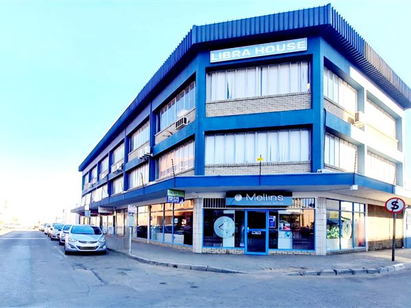 1 800  m² Commercial space