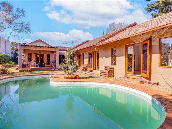 6 Bedroom House 6 Bedroom House