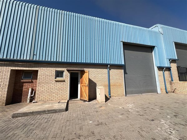 348  m² Industrial space