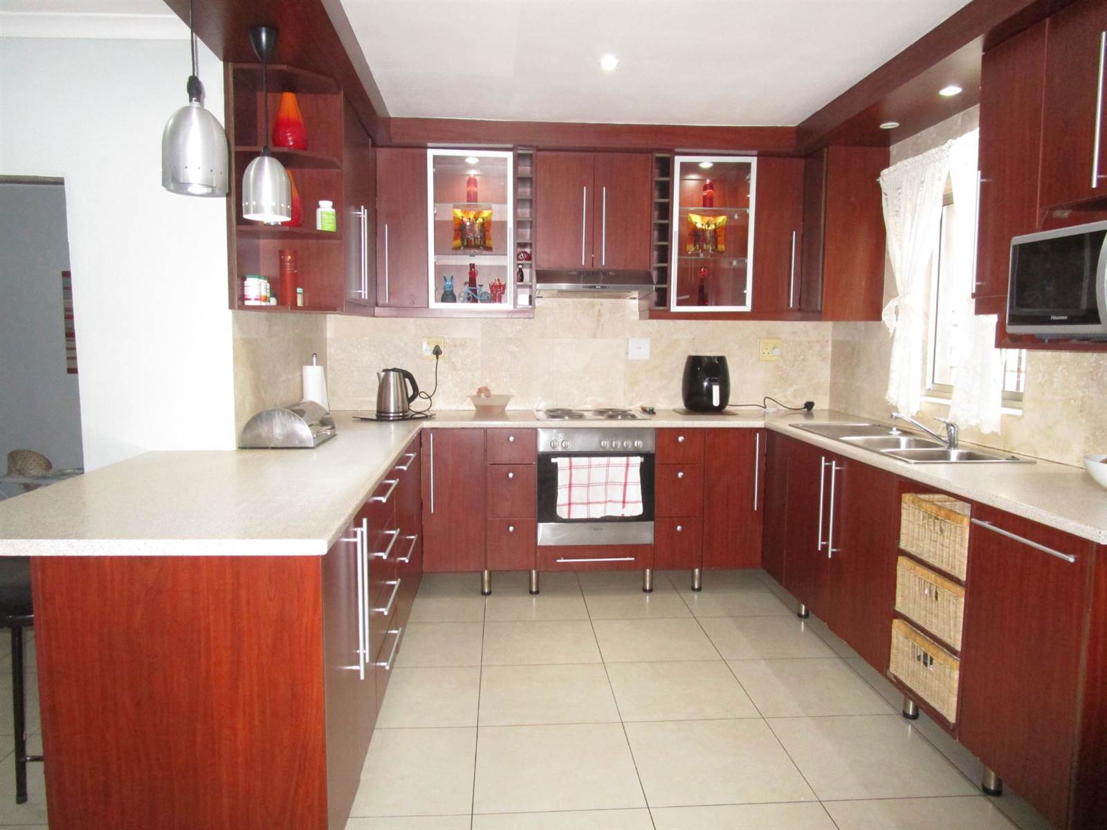 4 Bed House in Mitchells Plain photo number 3