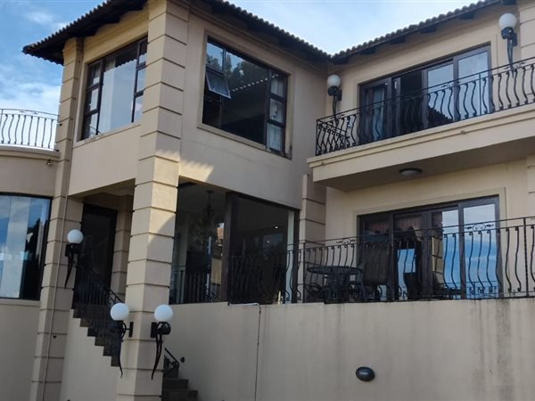 4 Bedroom House 4 Bedroom House