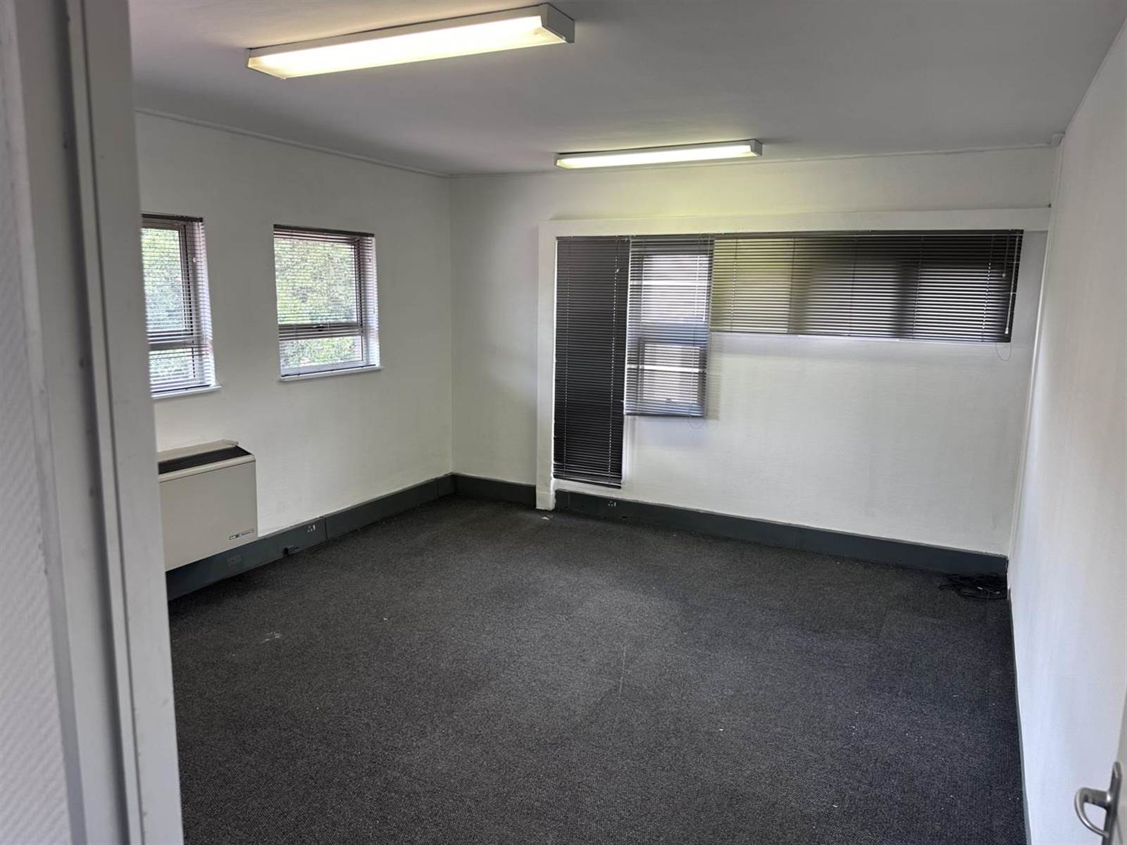 600  m² Office Space in Lynnwood photo number 11