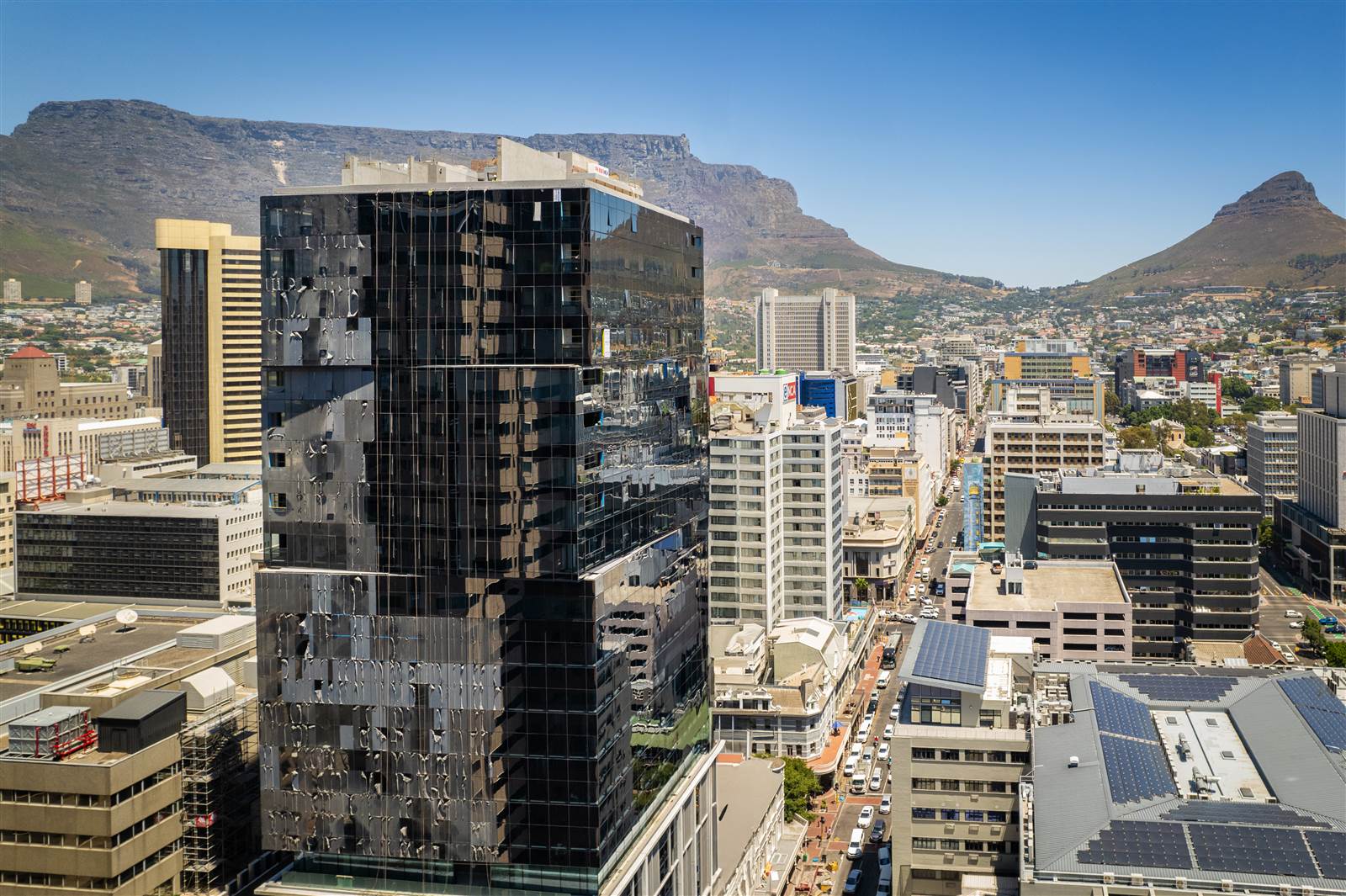 2 Bed Apartment in Cape Town City Centre photo number 2