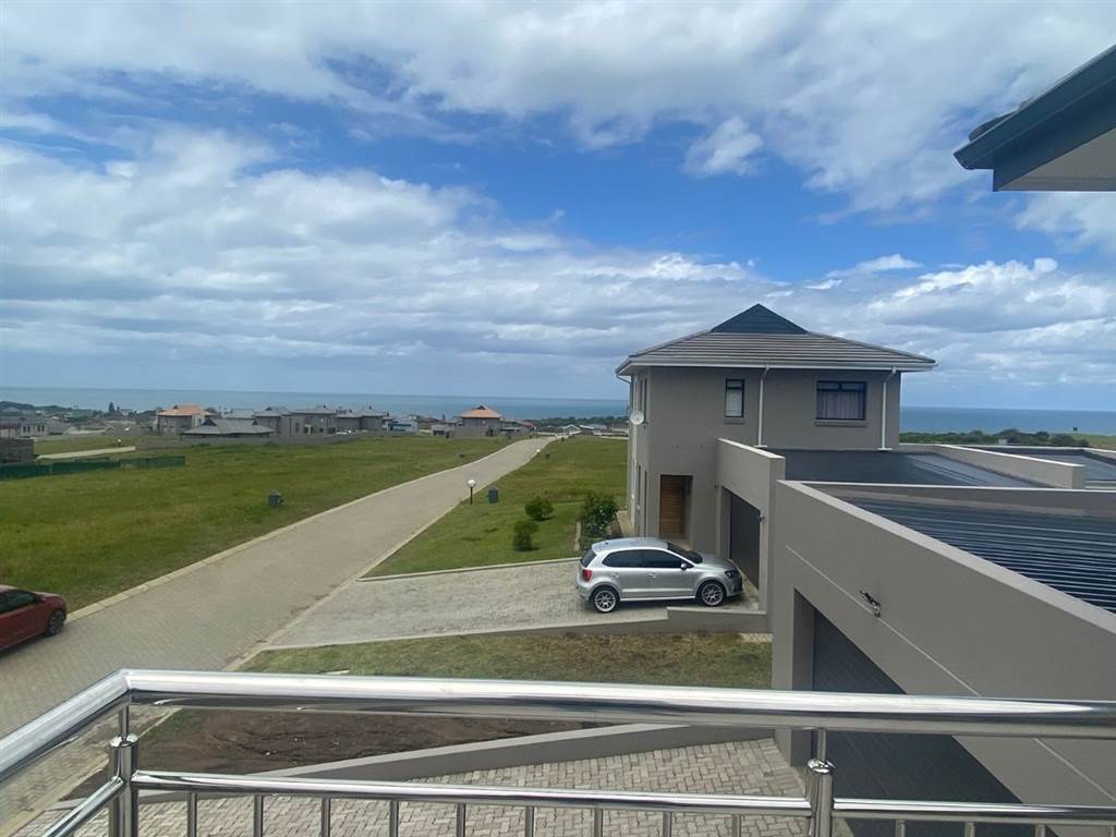 3 Bed House in Kidds Beach photo number 15