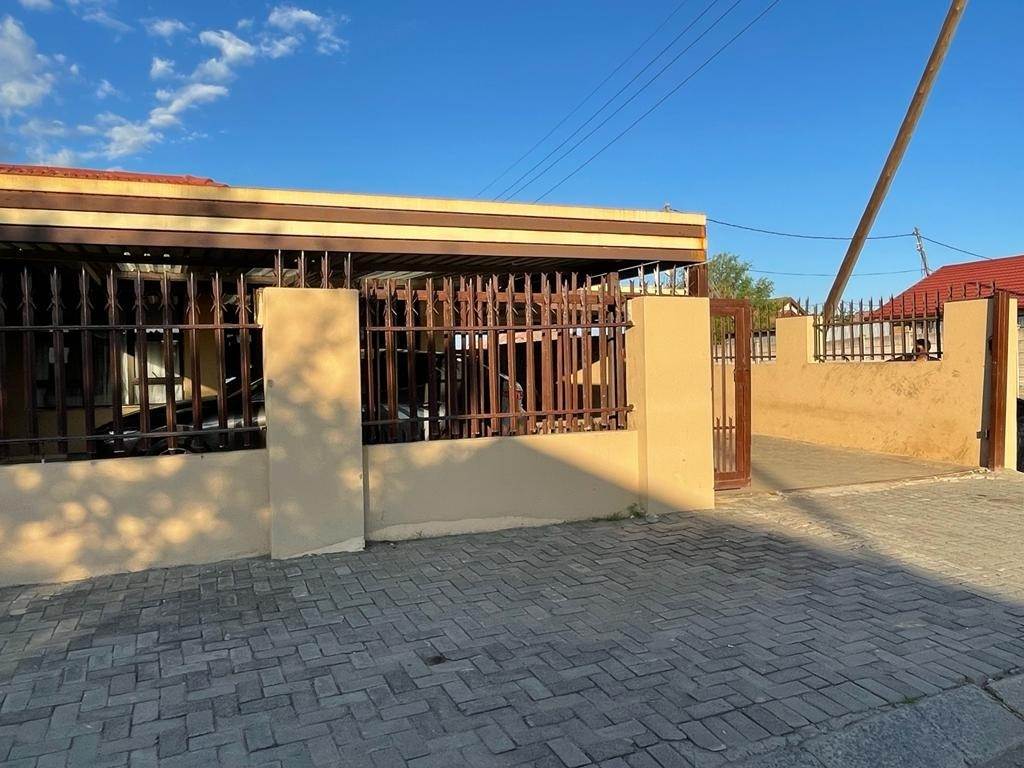3 Bed House in Boitekong photo number 2
