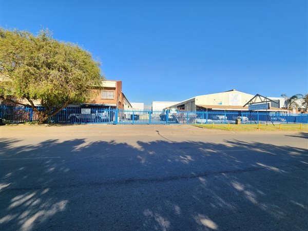 2 500  m² Industrial space