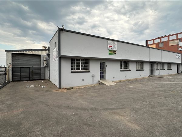 700  m² Industrial space