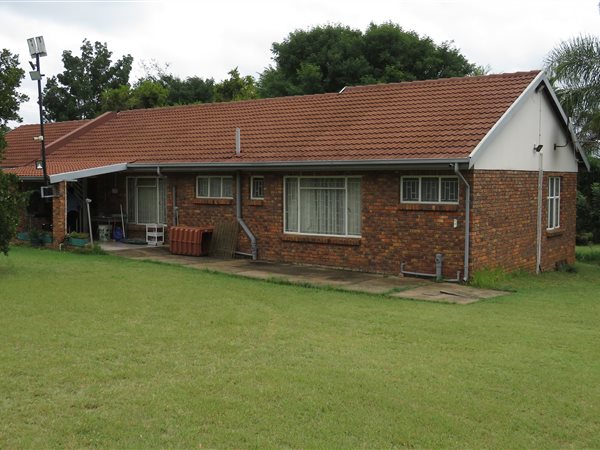 1.4 ha Smallholding 1.4 ha Smallholding