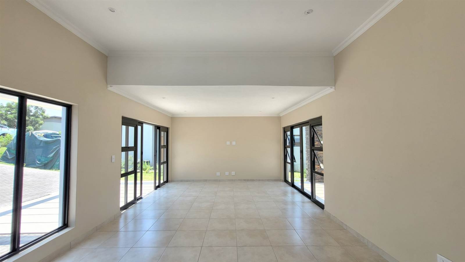 4 Bed House in Palm Lakes Estate photo number 4