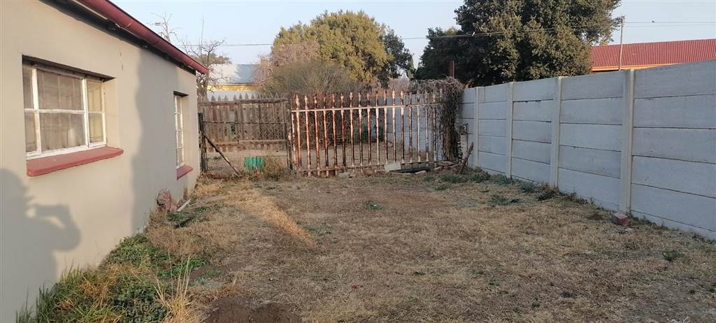 4 Bed House in Rensburg photo number 18