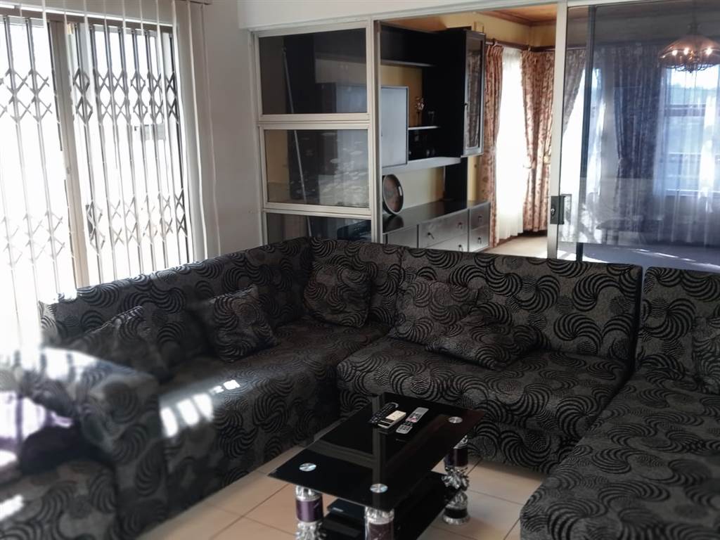 3 Bed House in Mobeni photo number 3