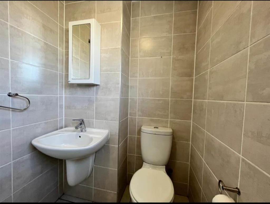 1 Bed Apartment in Witfield photo number 9