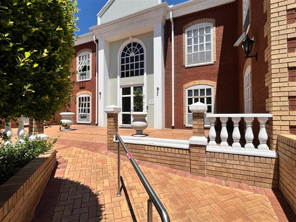 724  m² Commercial space in Bryanston