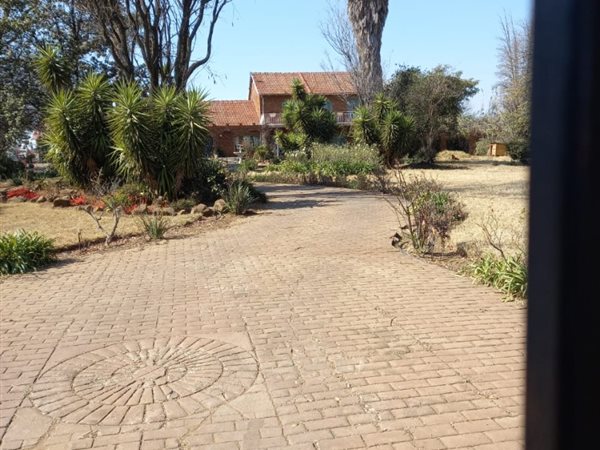 4.4 ha Land available in Rand Collieries