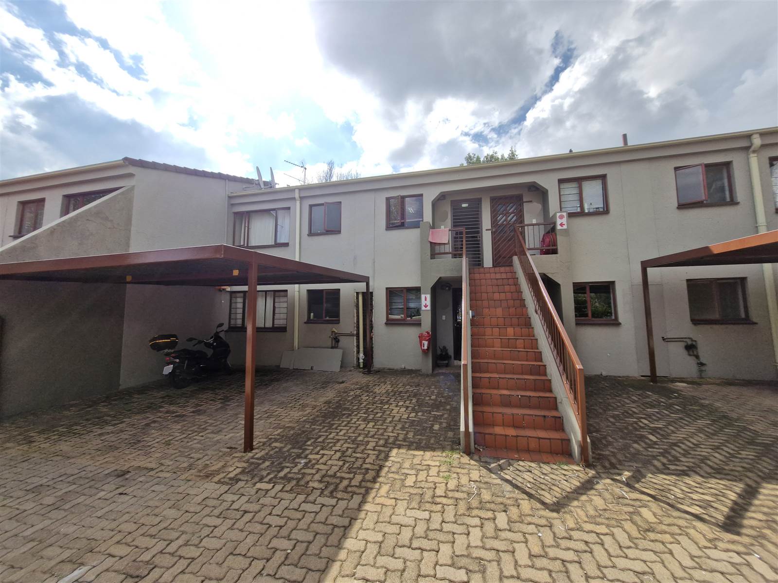 2 Bed Townhouse in Sunninghill photo number 1