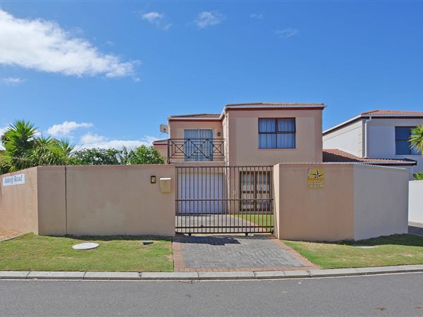 3 Bedroom Townhouse 3 Bedroom Townhouse