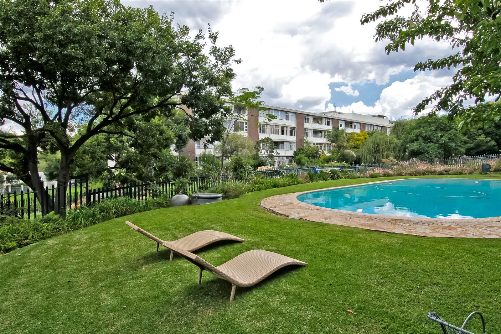 2 Bed Apartment in Illovo photo number 21