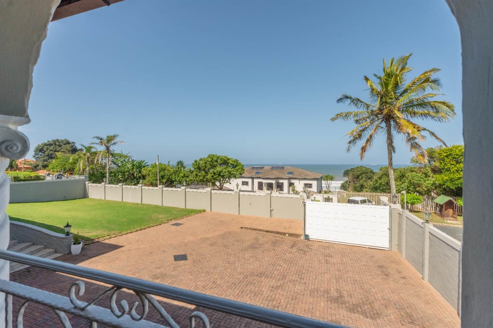 6 Bed House in Umhlanga Rocks photo number 10