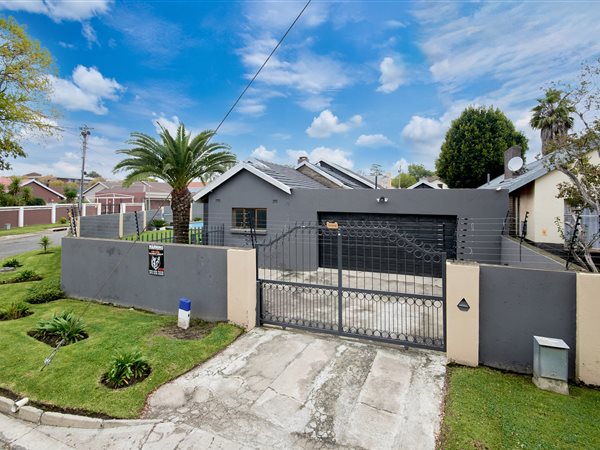 4 Bedroom House 4 Bedroom House