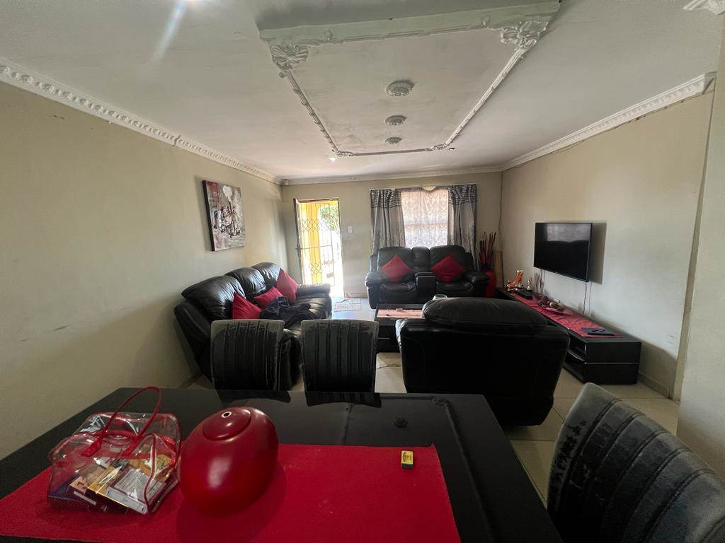 3 Bed House in Pinetown Central photo number 10