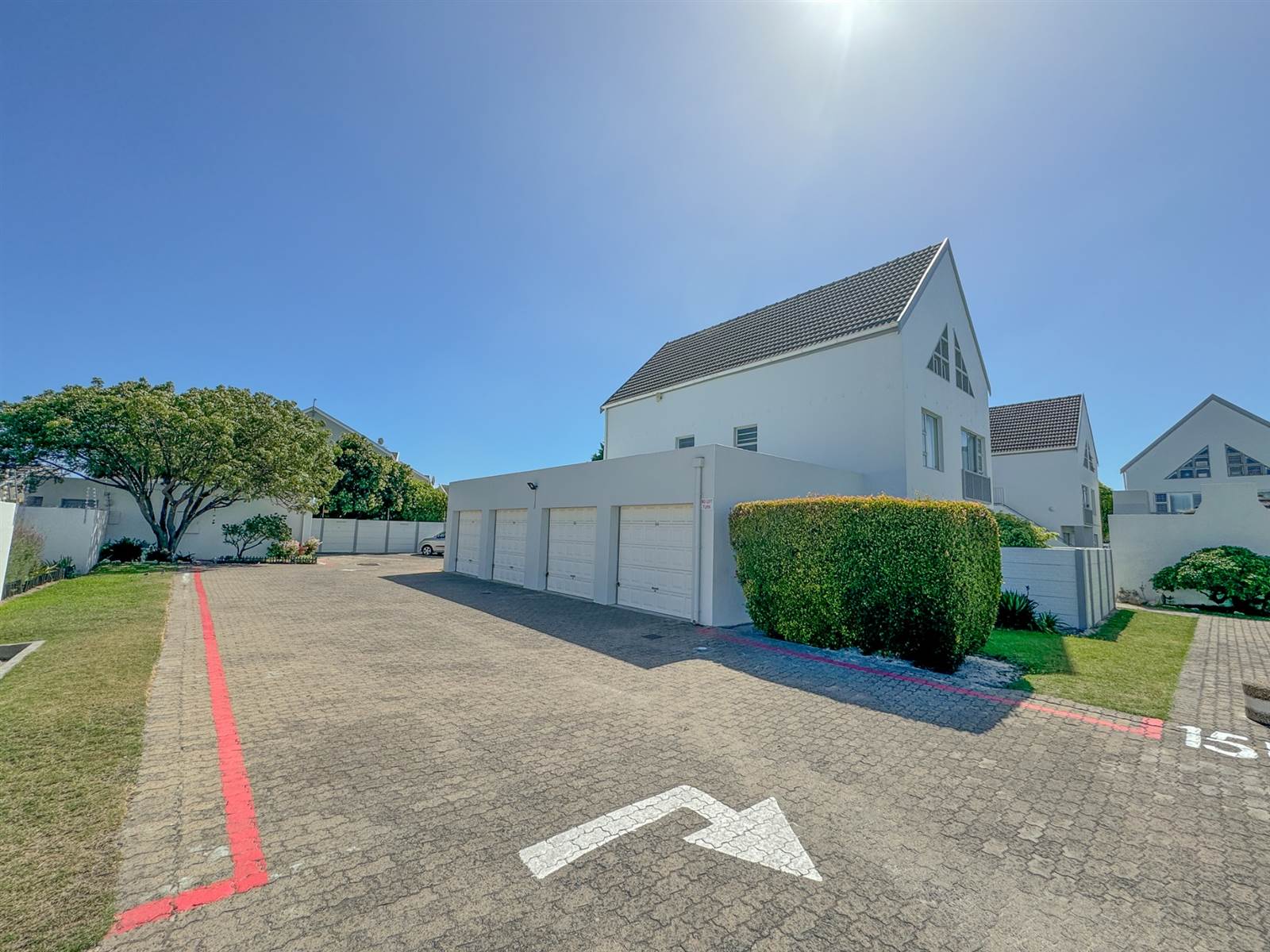 1 Bed Apartment in Blouberg Sands photo number 2