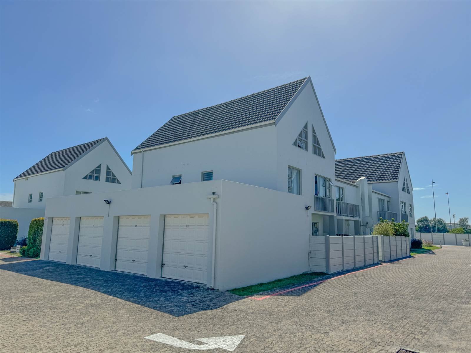1 Bed Apartment in Blouberg Sands photo number 3