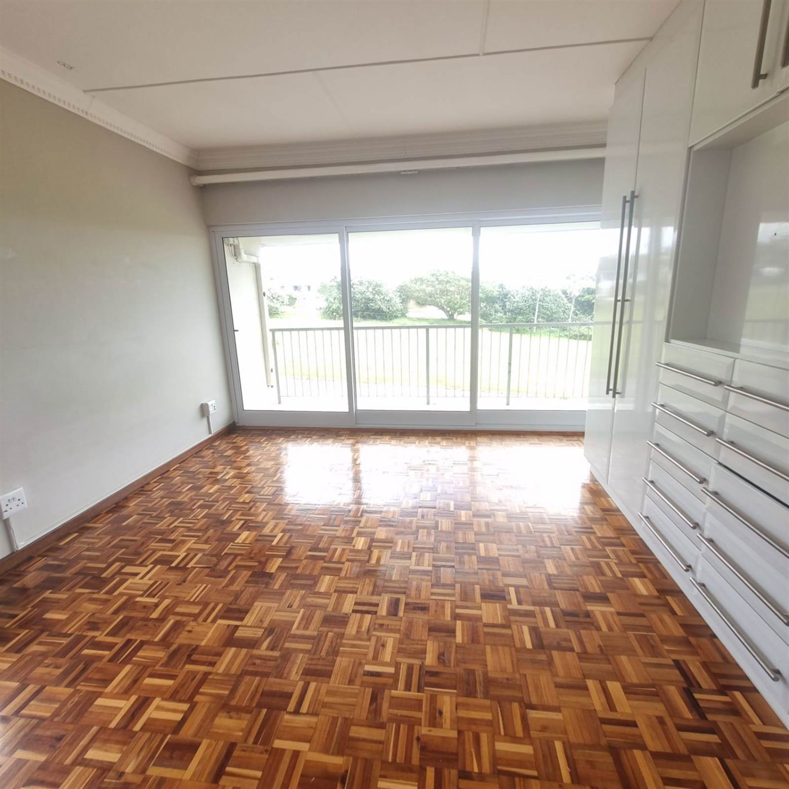 3 Bed Apartment in Nahoon Beach photo number 12
