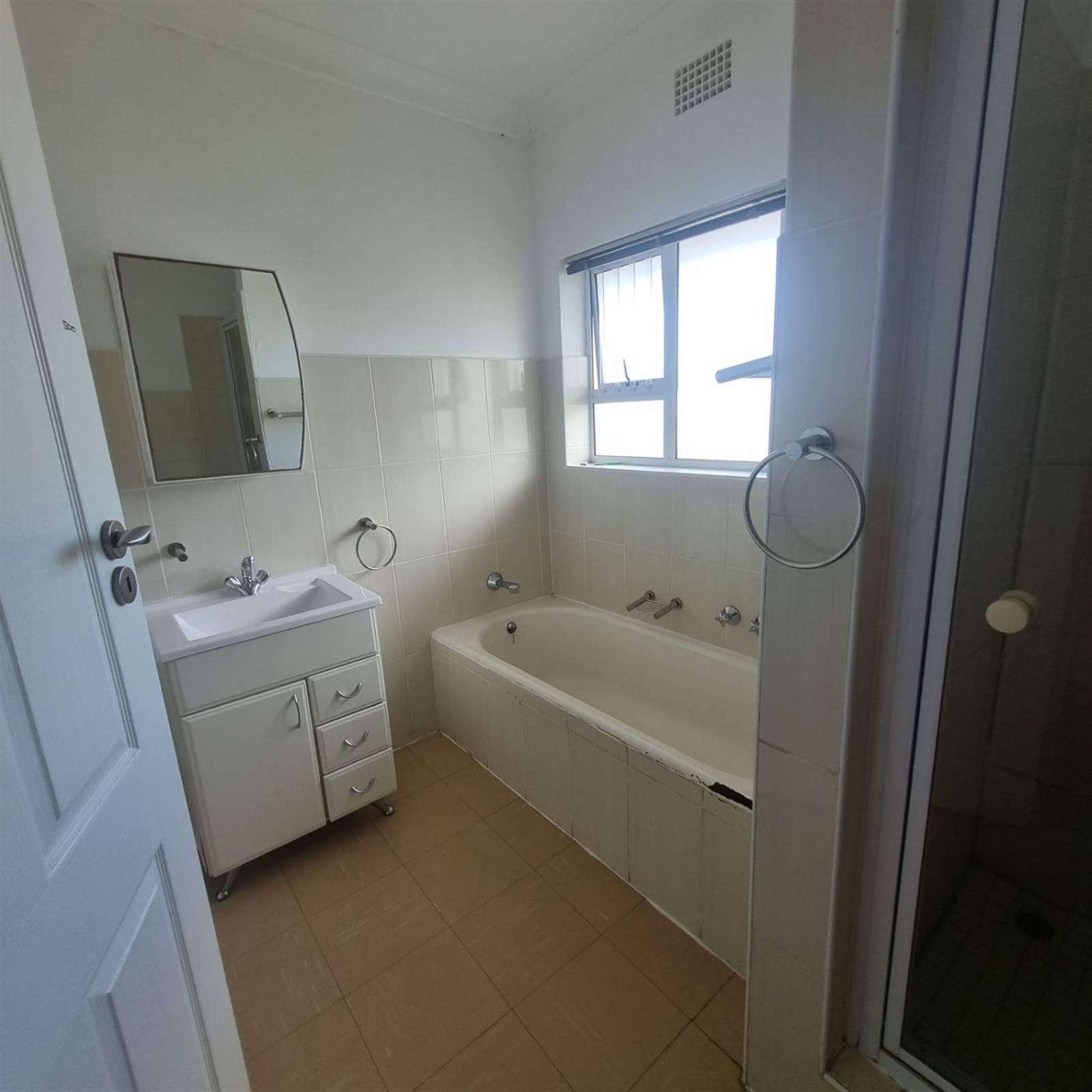 3 Bed Apartment in Nahoon Beach photo number 24
