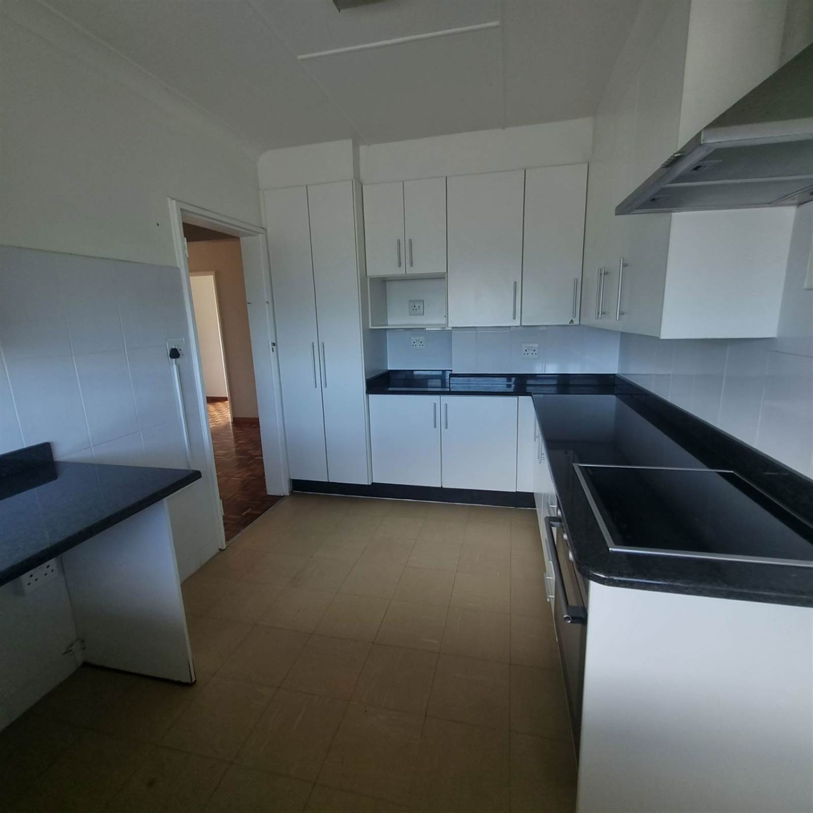 3 Bed Apartment in Nahoon Beach photo number 7