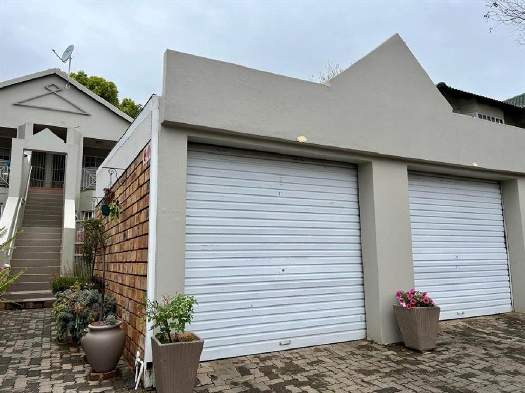 4 Bed Townhouse in Wapadrand photo number 21
